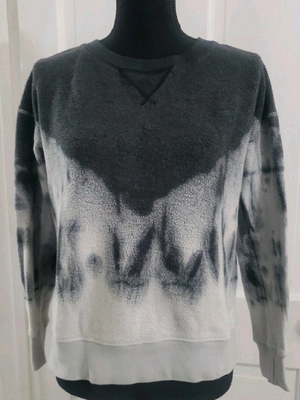 American Eagle Outfitters Black and White Tie-Dye Crewneck Sweatshirt